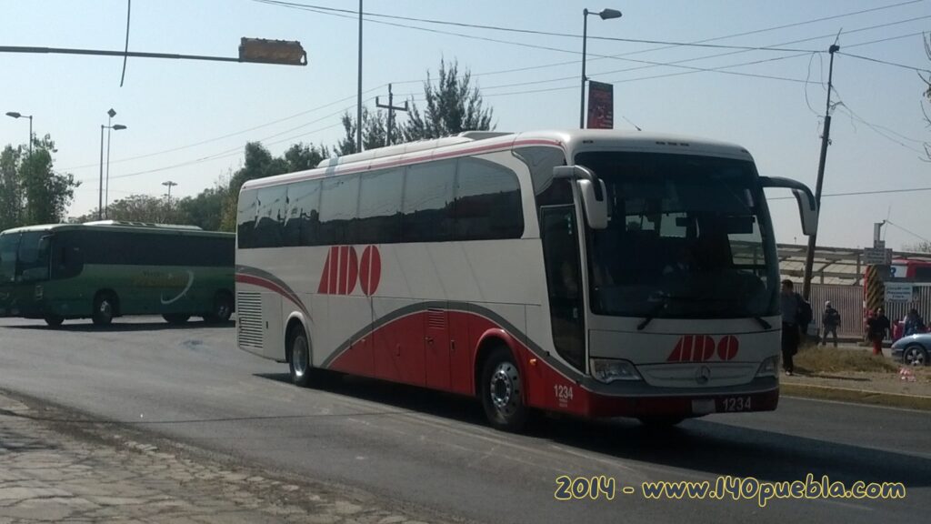Foto de un autobús de la línea ADO, en Puebla en el 2014. Multego. 
